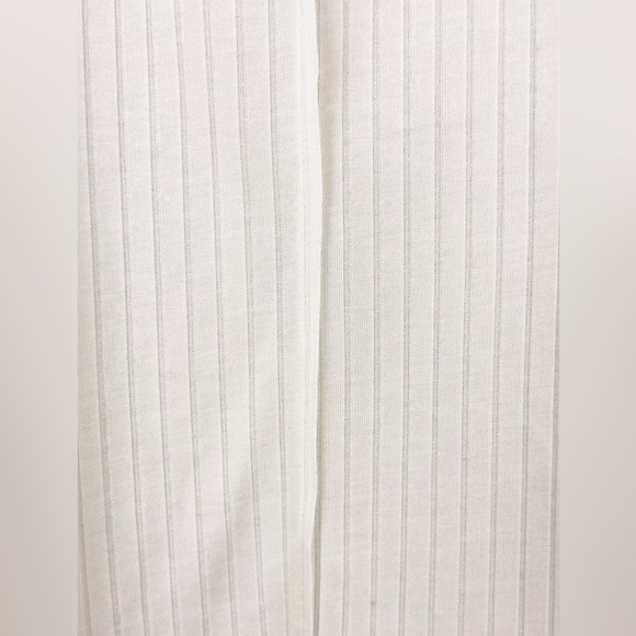 SALT WATER LUXE - White Scoop Neck & Back, Ribbed A-line Tank Exposed Se… - Picture 3 of 5